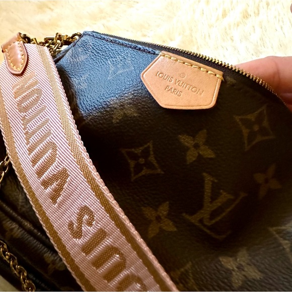 holiday sales for Louis Vuitton Multi Pochette Accessories - Picture 2 of 15